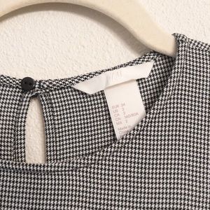 H&M Houndstooth Long Sleeve Blouse